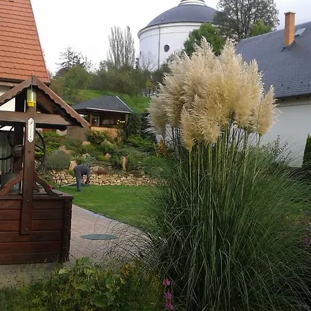 Tip-top Lak Vendeghaz Guest house *
