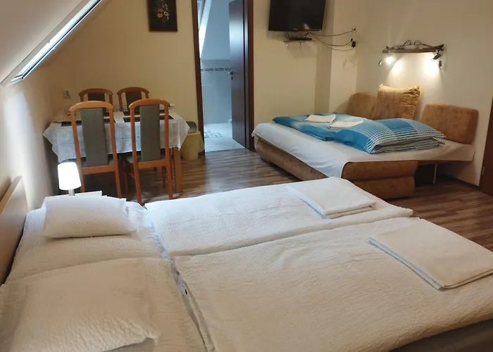 Tip-top Lak Vendeghaz Gasthof